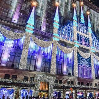 Things to Do in NYC with Kids During the Holidays: Restaurants and Holiday Windows